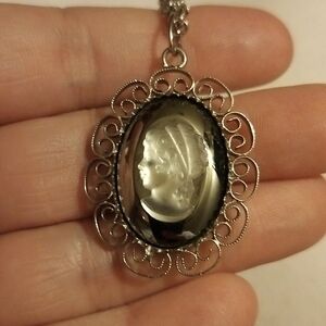 Vtg. left facing Mirrored Crystal Cameo  black glass pendant w Silver tone chain